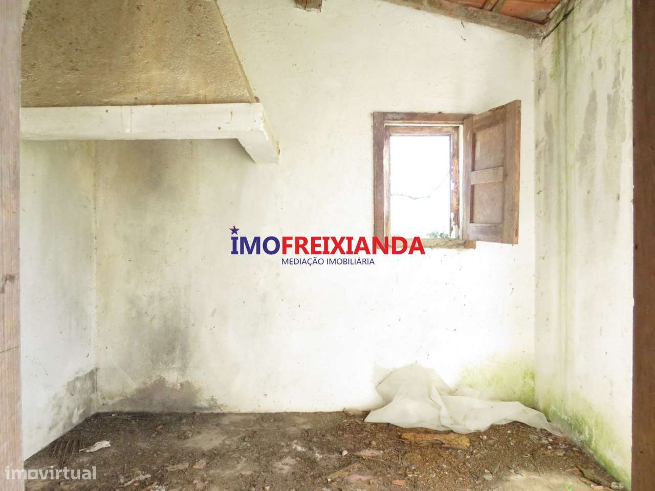 Moradia no centro da Vila da Freixianda-18