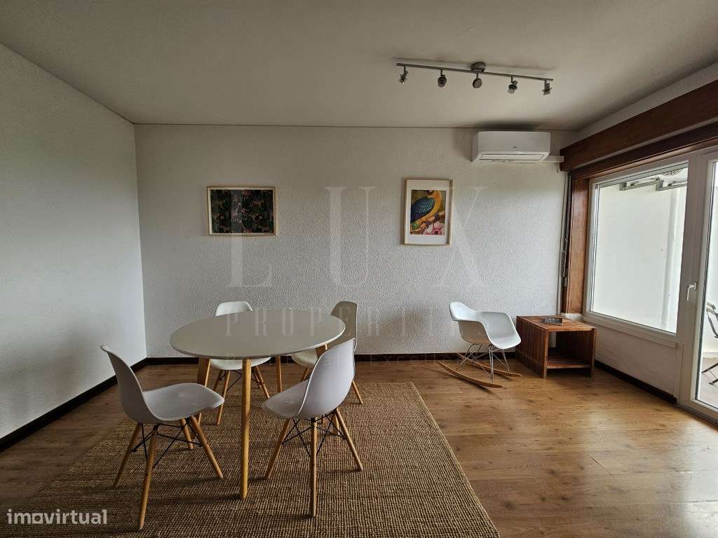 APARTAMENTO T1 EM CARCAVELOS COM VISTA MAR 1ª LINHA A 200m DA PRAIA-11