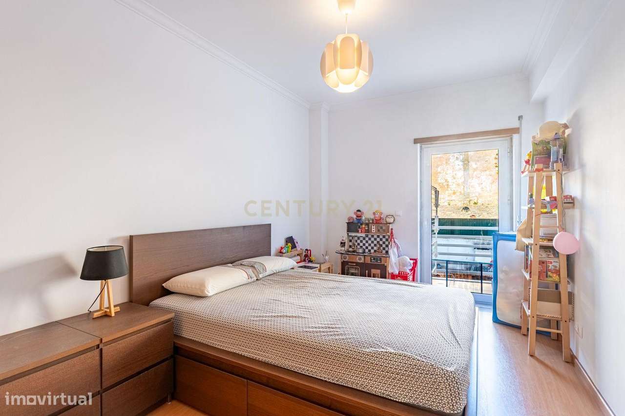 T3 em excelente estado com box de 41 m² e lareira | Vialonga-12