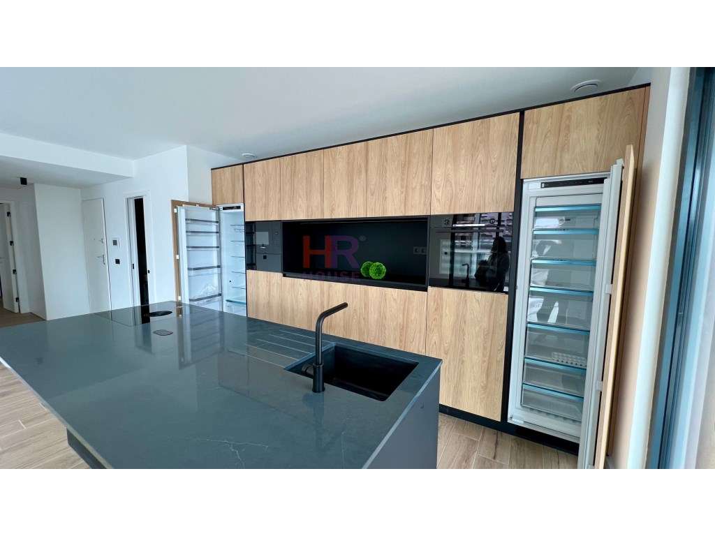 Vende-se Fantástico T2 com terraço privativo-18