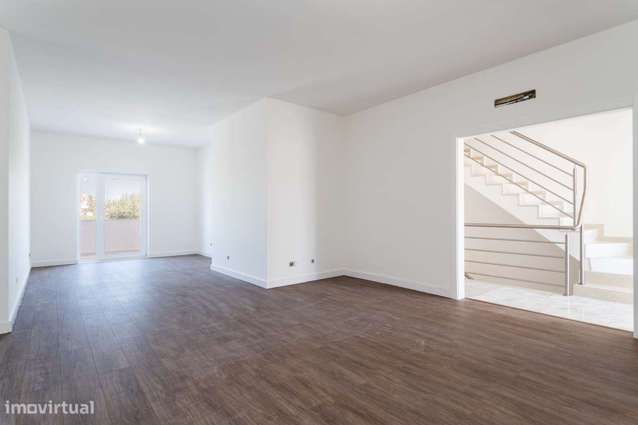 Moradia T3 em Construção com Garagem Dupla, Sótão e Terraço-27