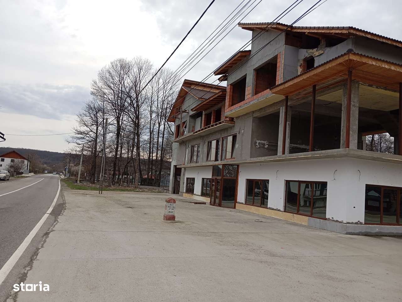 Spațiu comercial, Arcani, vis-a-vis Postul de Poliție - Imagine principală: 3/9