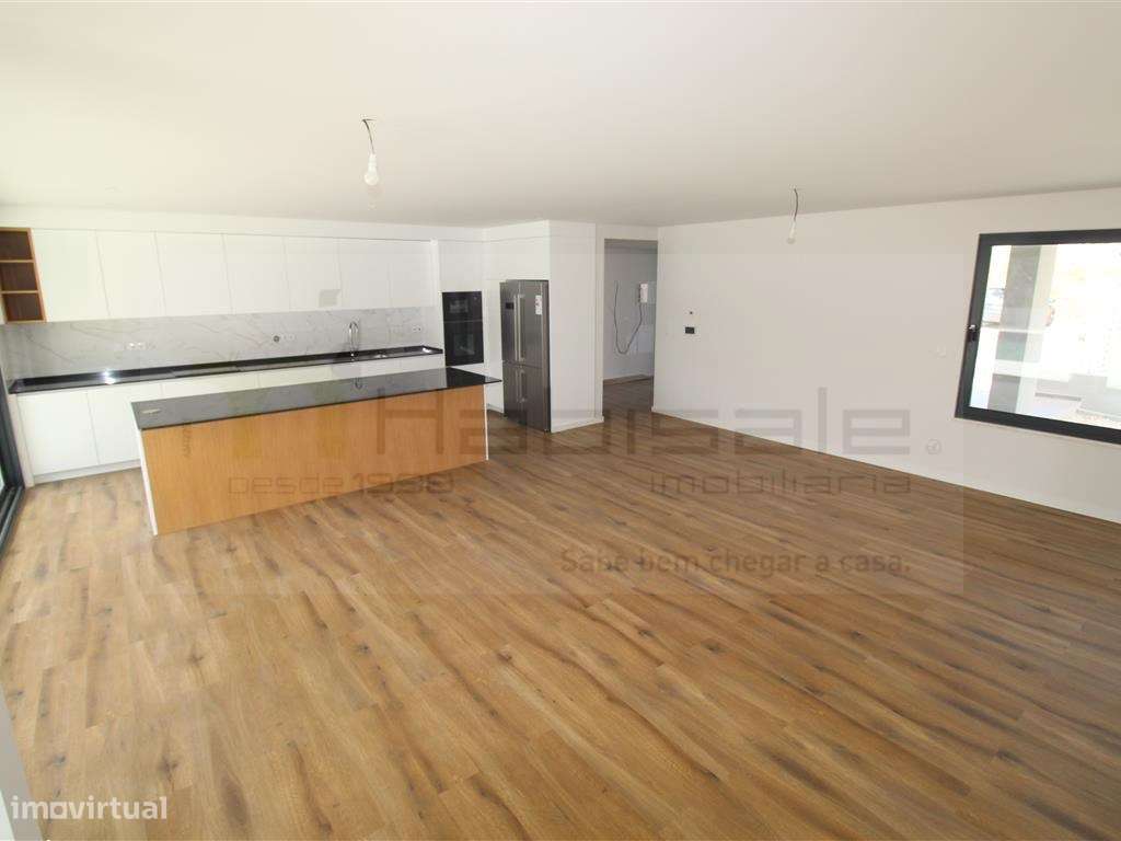 Moradia V3 +1 com piscina em Barcarena-9