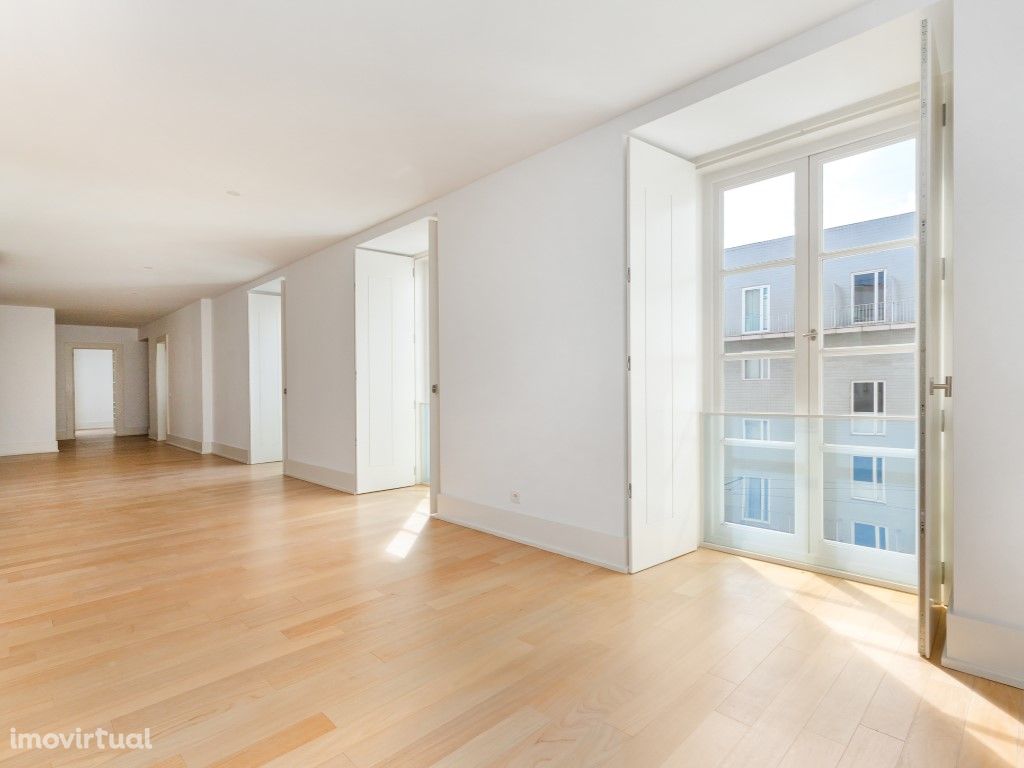 Apartamento T4 para arrendamento no Chiado