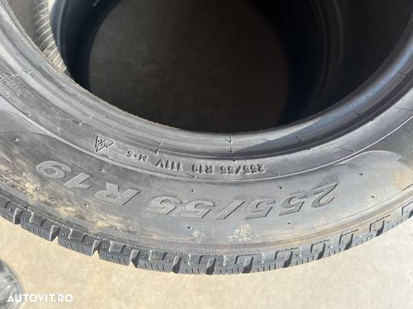 vând 2 anvelope 255/55/19 Pirelli de iarnă  ca noi - 5