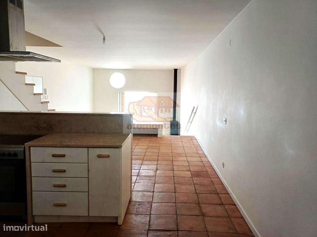 Moradia renovada - centro-4