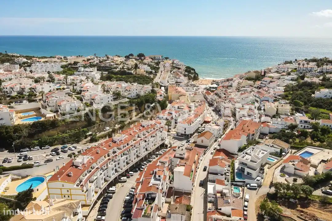 Apartamento T2 no centro de Carvoeiro, a 400m da praia