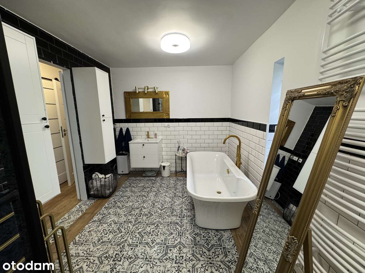 Wolnostojący obiekt z dużym terenem pod parking-9