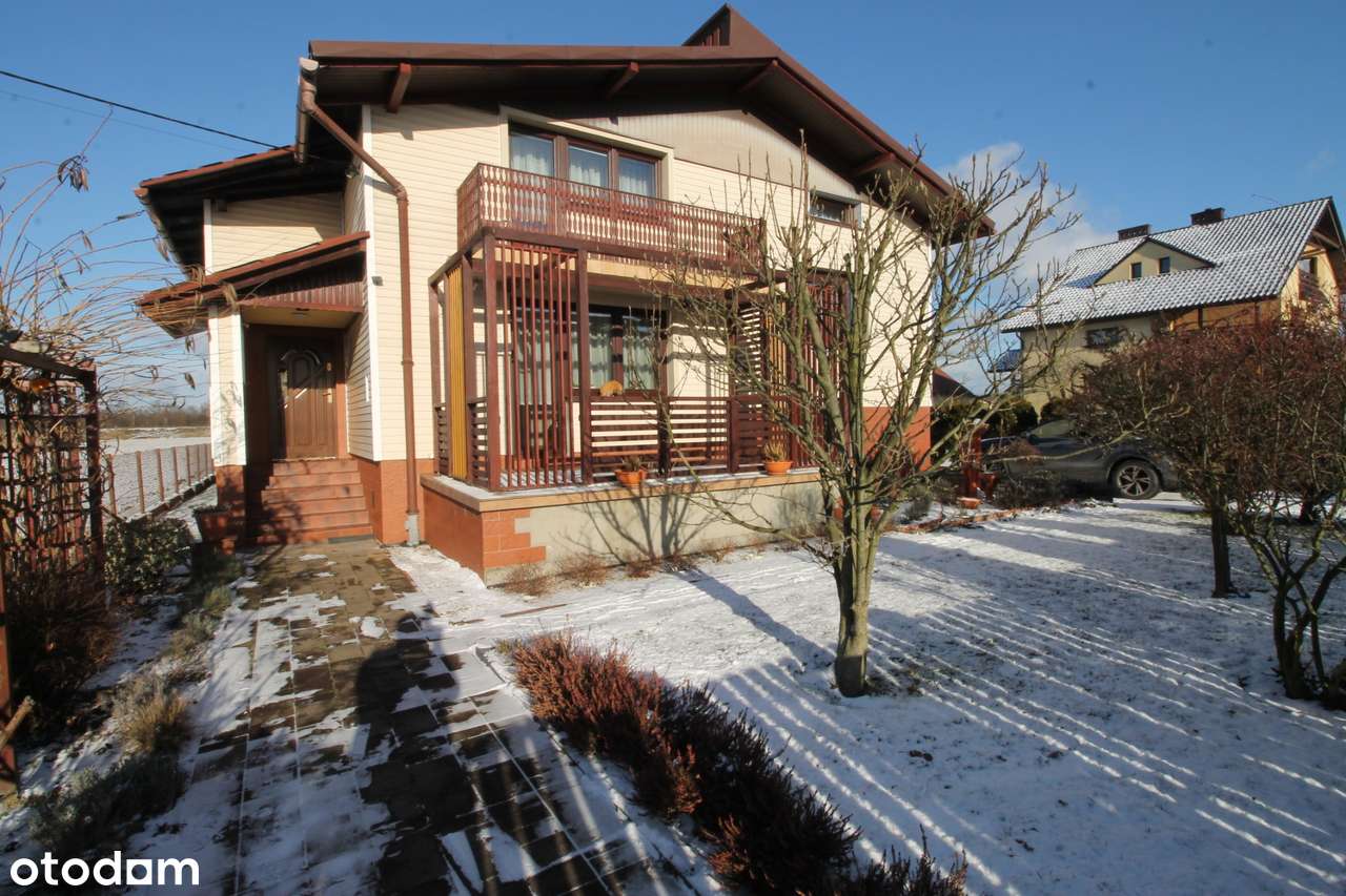 Fantastyczny dom w spokojnej i zielonej okolicy.-14