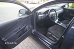 Volkswagen Passat 1.9 TDI Highline - 16