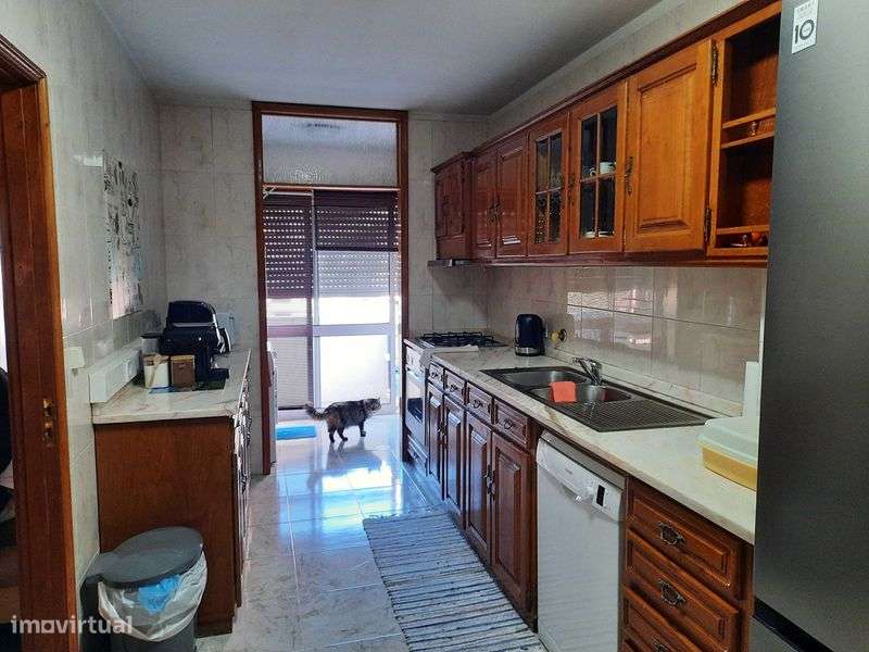 Arrendo T2+1 no Castelo da Maia próximo da estação de Metro. - Grande imagem: 4/12