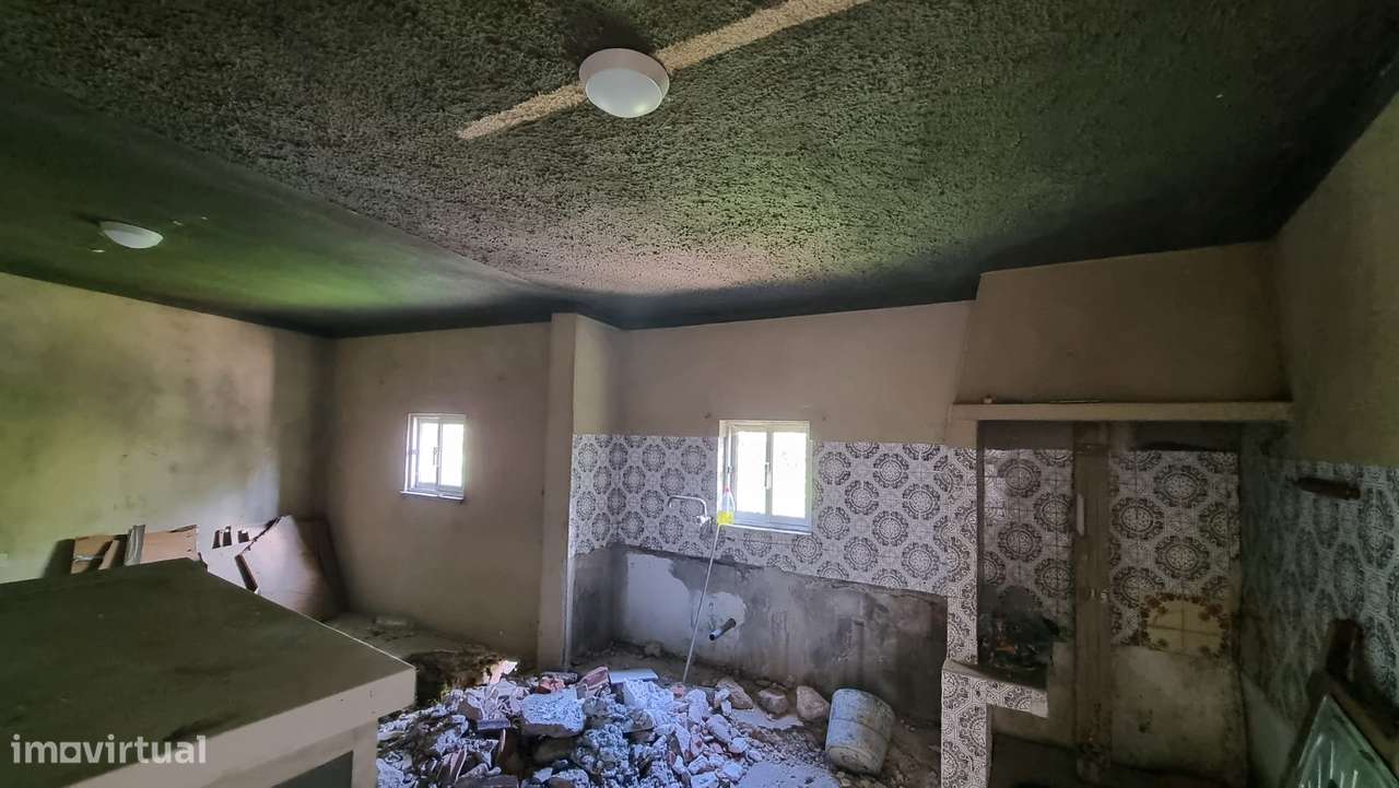 2 Moradias para remodelar com logradouro - Carvalhal Benfeito-32