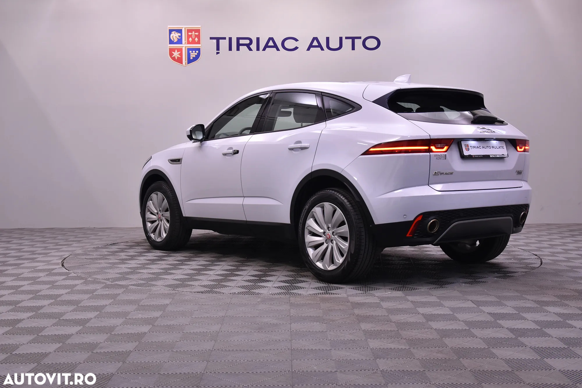 Jaguar E-Pace P300 AWD S - 3