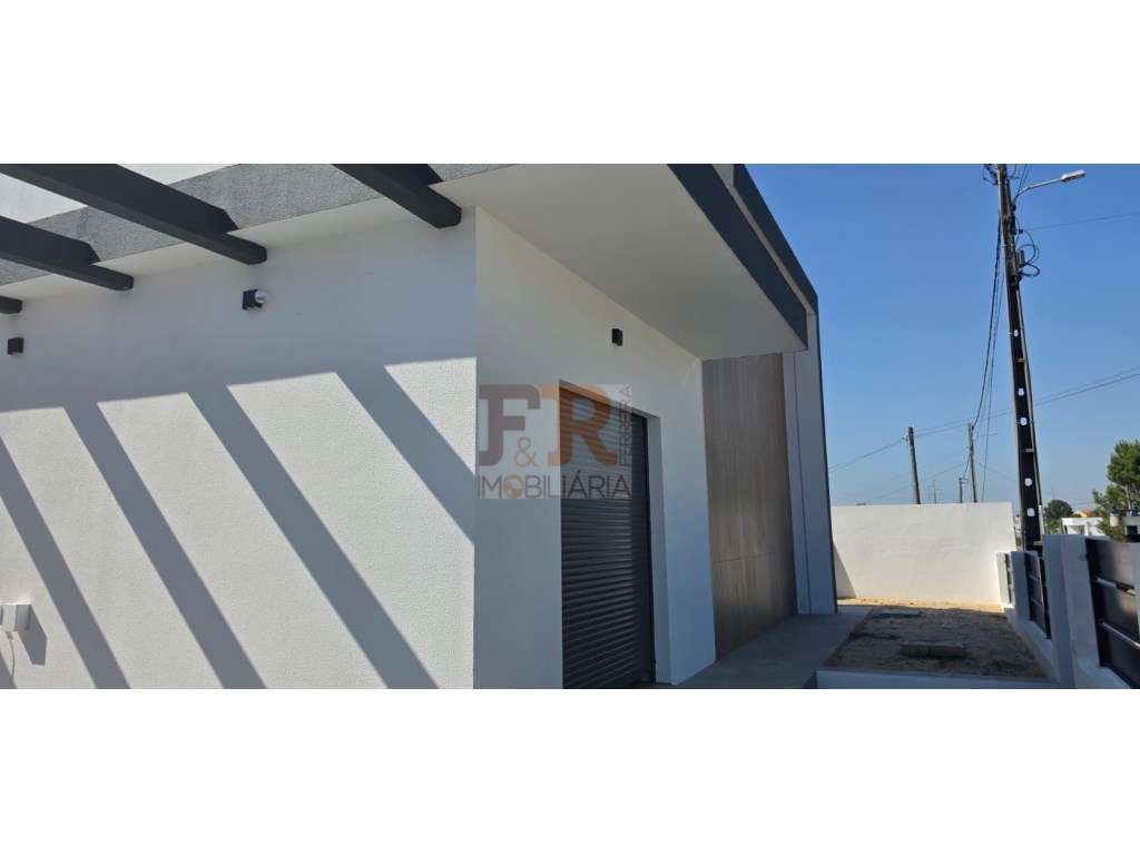 Moradia Térrea T4 com Piscina. Pinhal do General. Fernão Ferro-26