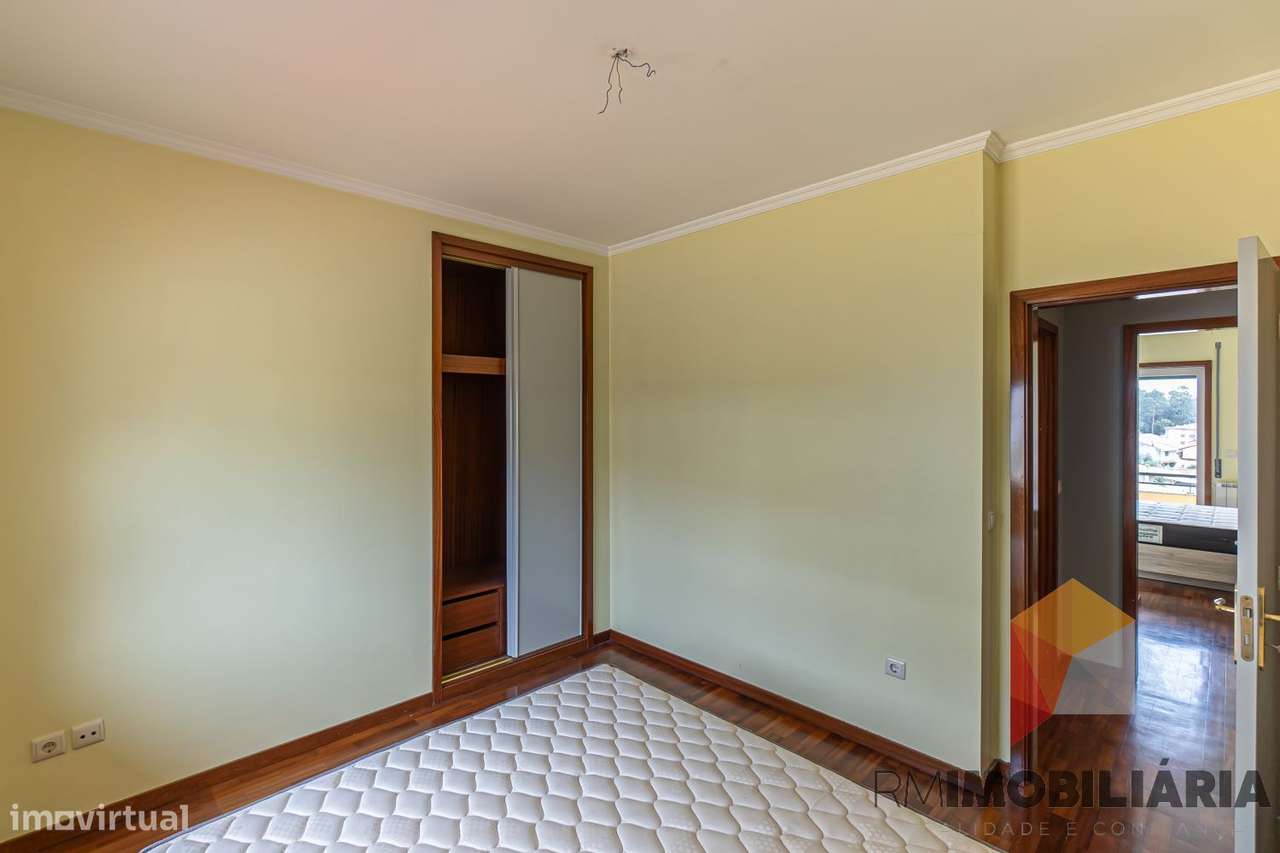 Moradia T4 em Fânzeres-27