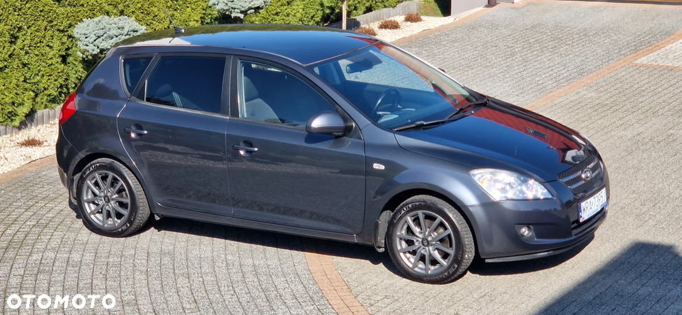 Kia Ceed Cee'd 1.6 Comfort + - 9