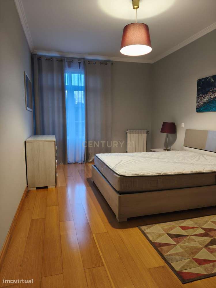 Espaço, Elegância e Localização Privilegiada – Andar de Moradia T5 no-17