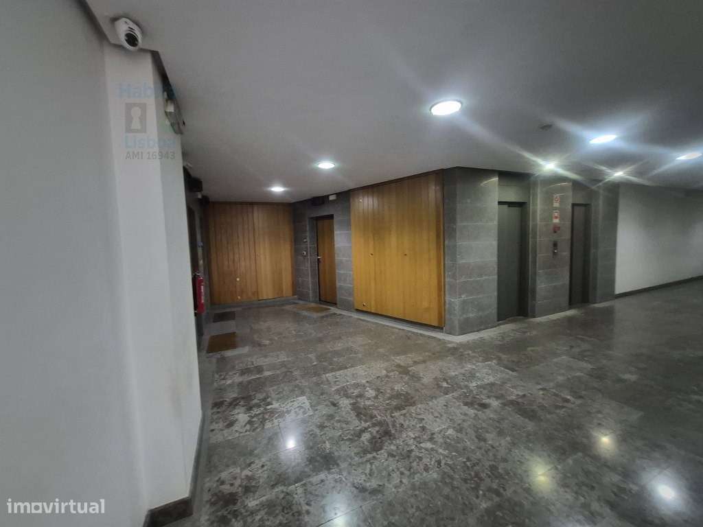 T2 de Luxo com Piscina e Vista: Exclusividade junto a Lisboa VFX-30