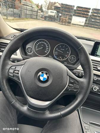 BMW Seria 3 320d Touring xDrive - 38