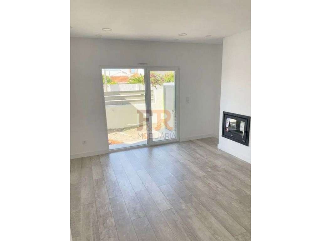 Moradia Isolada Térrea V3 com garagem inserida em zona privilegiada... - Grande imagem: 4/18