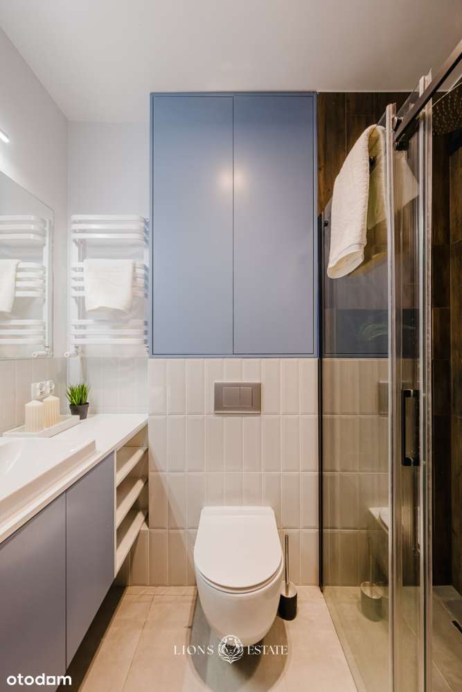 Ściana okien, zieleń i cisza|35m² na Mokotowskiej-10