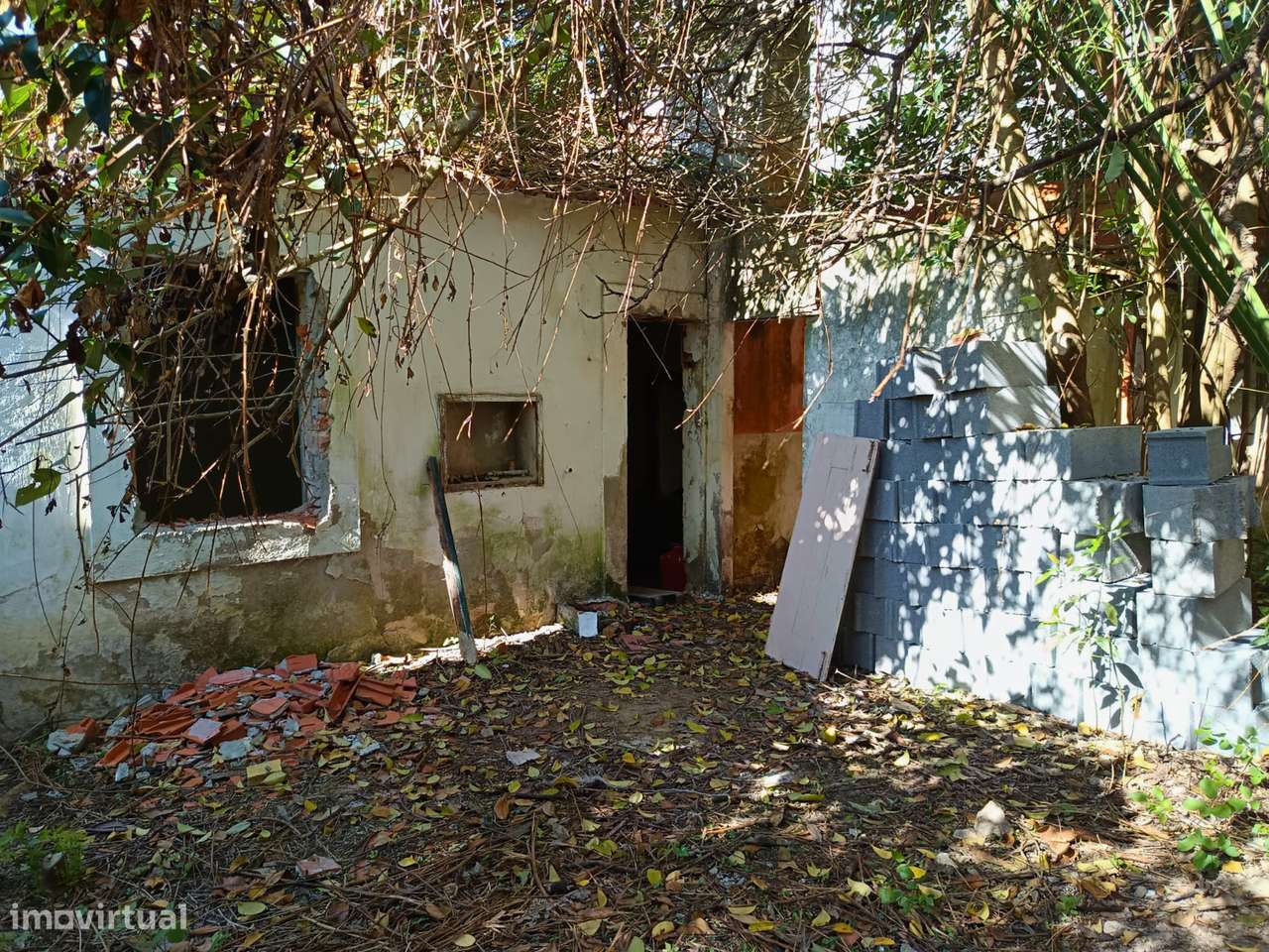 Moradia T2 para Recuperar no Centro de Santarém - Grande imagem: 2/5