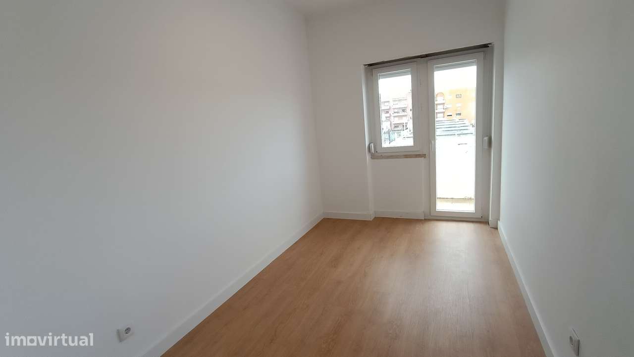 T3 c/ 3 frentes, localizado no Montijo, c/ 3 varandas - remodelado-16