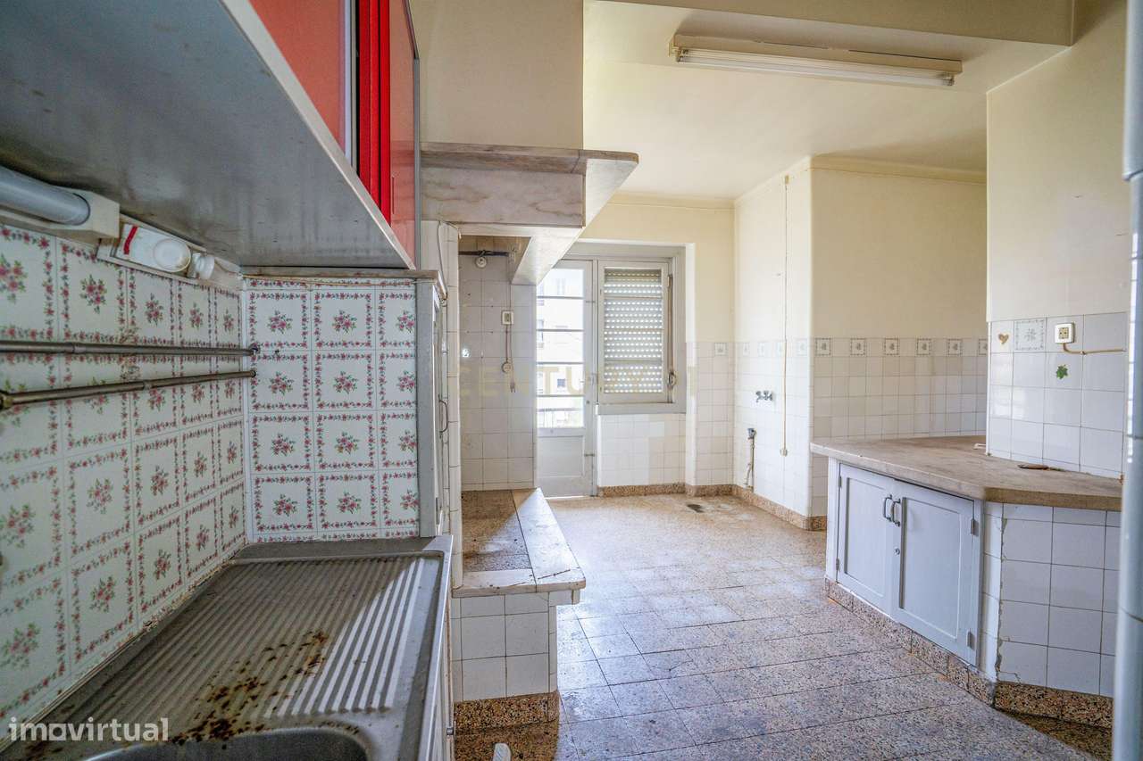 Apartamento T3 no centro das Caldas da Rainha-12