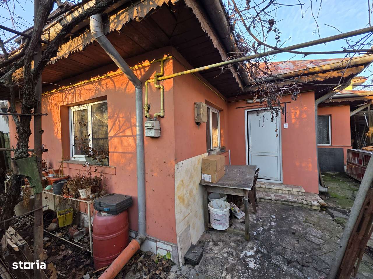 Casă spațioasă cu garaj în Damaroaia, Sector 1-1