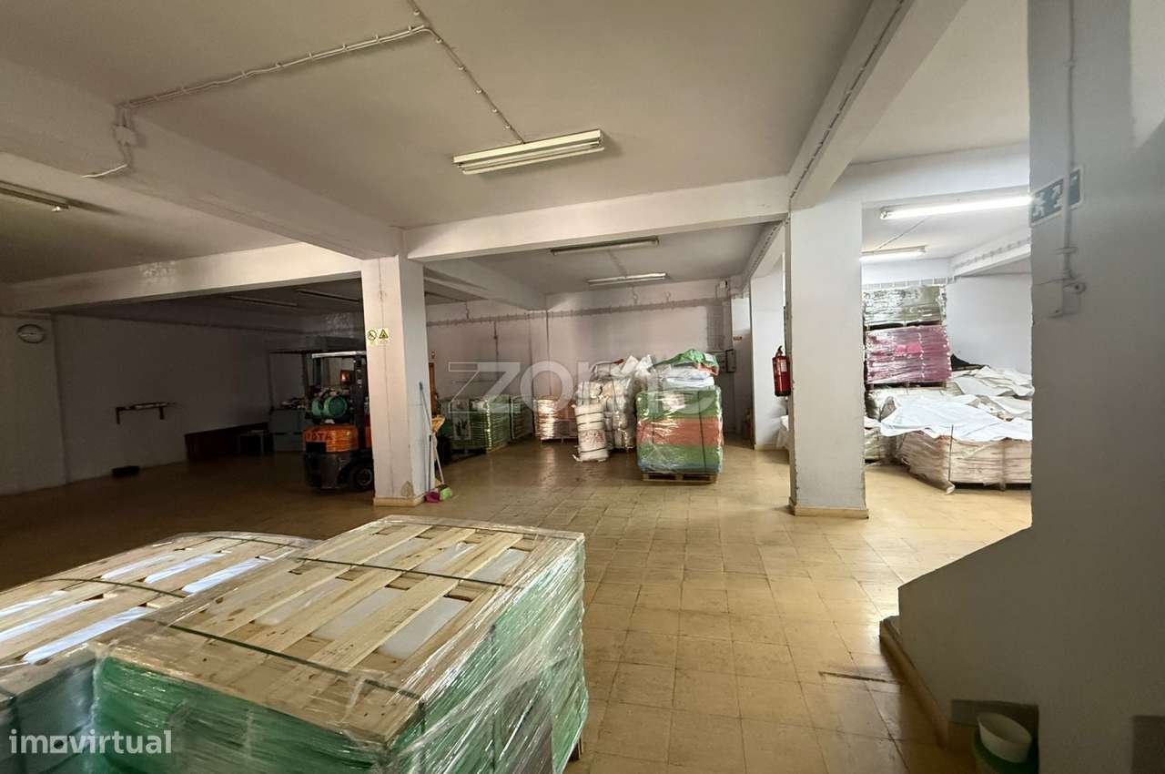 Armazém com 600 m² – 2 Pisos, Escritórios e Excelentes Acessos-19