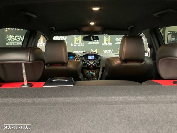 Ford Focus 2.0i ST - 23