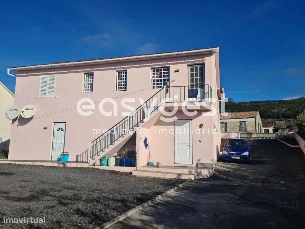 Casa junto ao mar, inserida em terreno de vinha na ilha do Pico - Grande imagem: 4/15