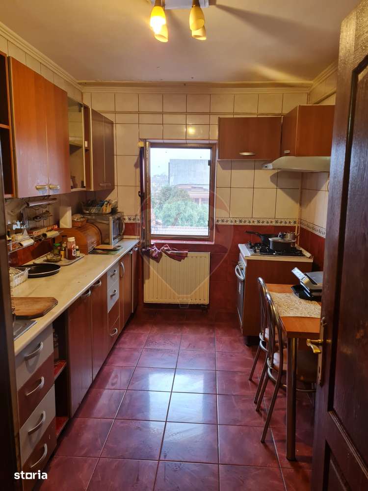 Apartament cu 4 camere  în zona Ultracentrala( Primaria Focsani) - Imagine principală: 1/11
