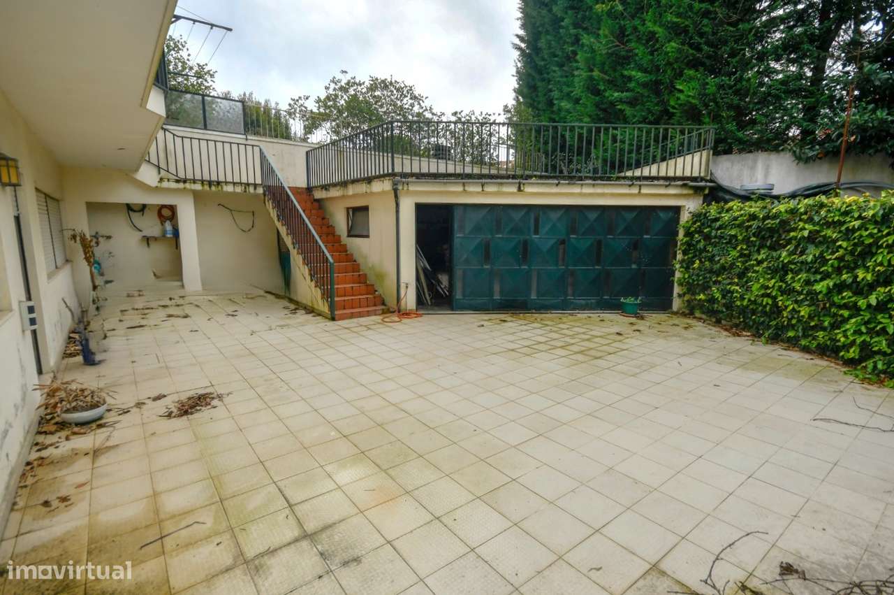 Moradia T7 na Foz | Jardim, Terraço, garagem e enorme potencial-9