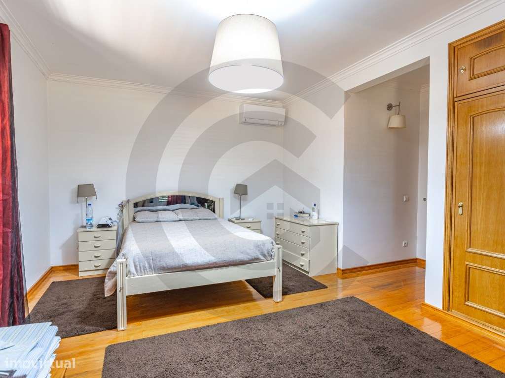Moradia T4 com piscina e terreno urbano junto à Barragem do Castelo...-7