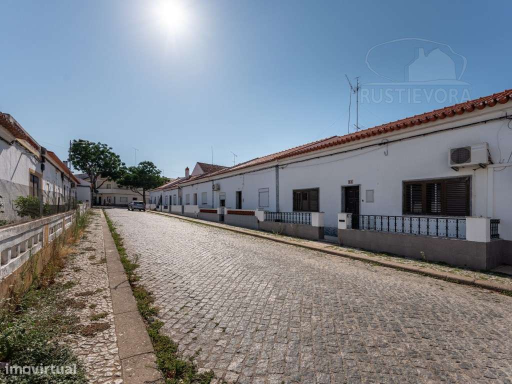 Moradia Unifamiliar de rés-do-chão e sótão, T3 com terraço e 2 quin...-18