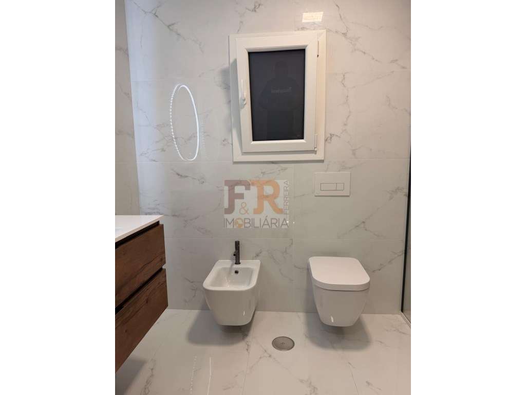 Moradia Geminada Gaveto T3 com Garagem Quinta do Conde-32