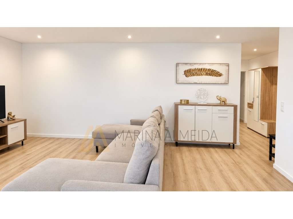 Apartamento T3 ( 4 assoalhadas), Semi- Novo com 2 varandas e arrend...-1