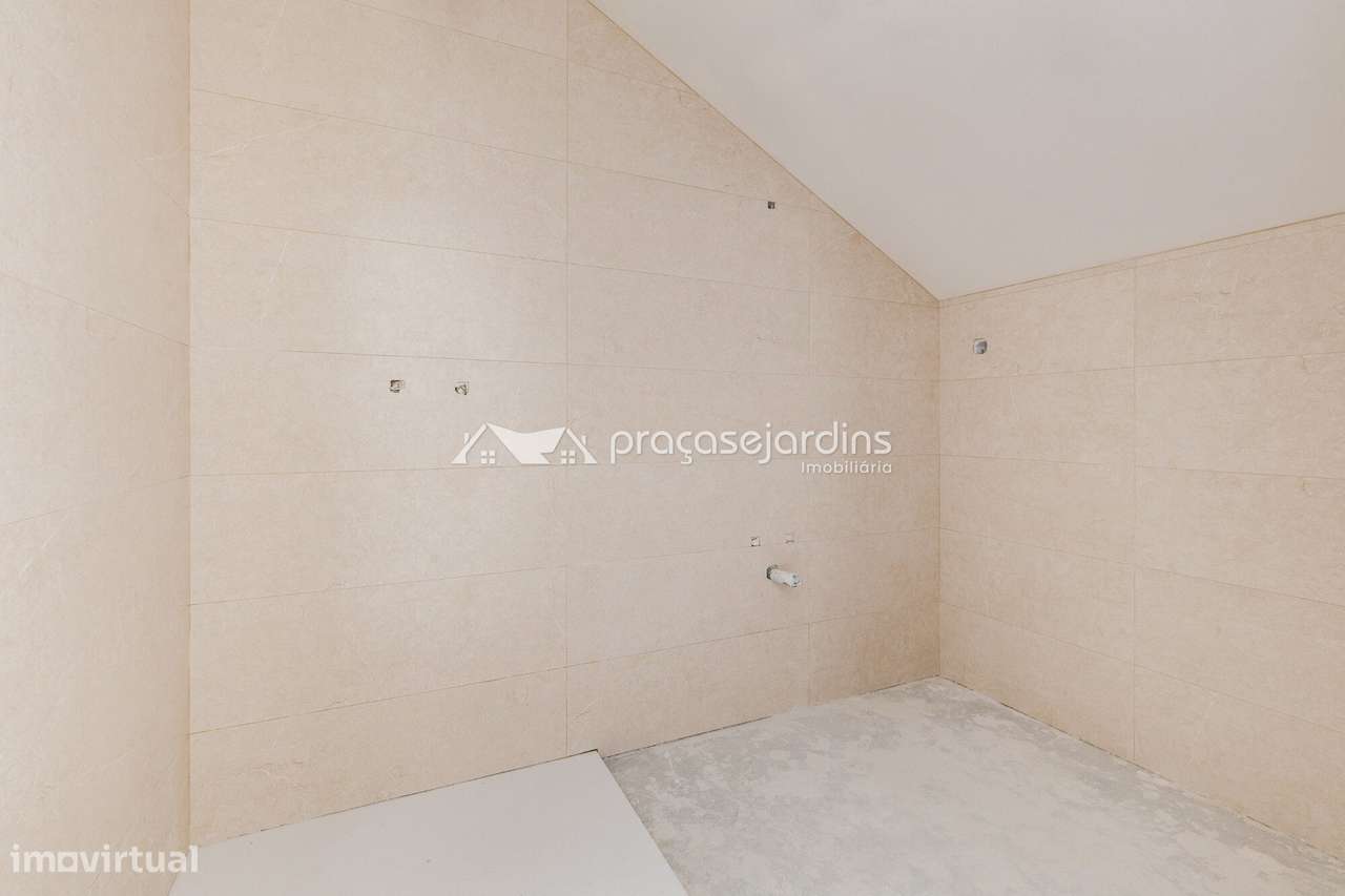 Moradia T3 com Garagem para 3 Viaturas a 5 Minutos de Leiria-9