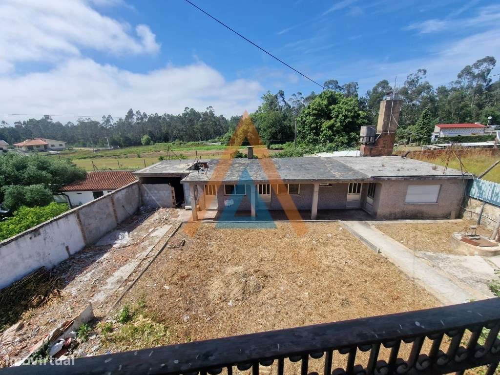 Excecional casa com 3 pisos e anexos, amplos espaços, possibilidade...-9