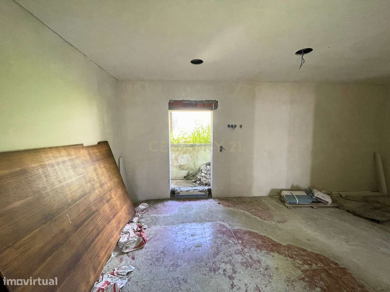 Casa para restauro em Duas Igrejas / Paredes-23