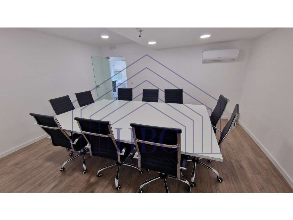 Espaço comercial com escritórios situado na Urbanização dos Terraço...-6
