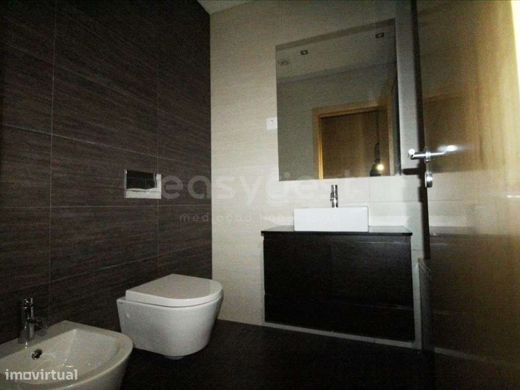 Apartamento T3 com garagem na Rua Paul Harris - Grande imagem: 2/8