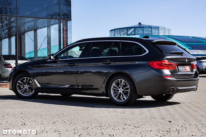 BMW Seria 5 520i - 14