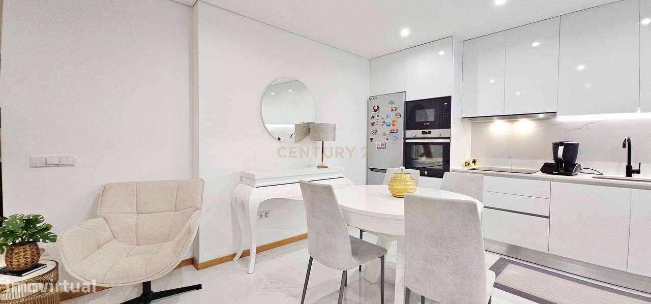 Apartamento T3 de Luxo em Condomínio Fechado com Piscina-12