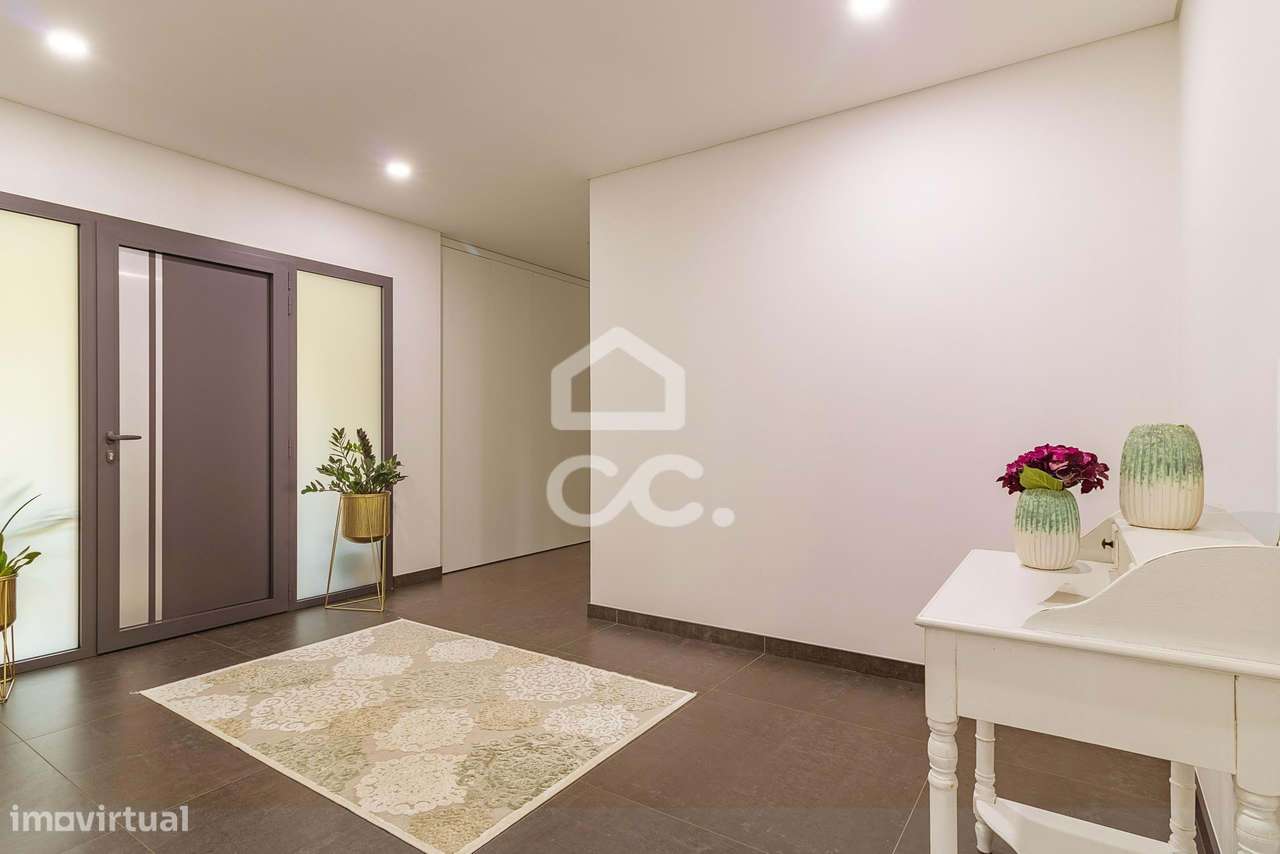 Moradia Térrea de Luxo com Cave | Conforto, Eficiência e Espaço Exteri-23