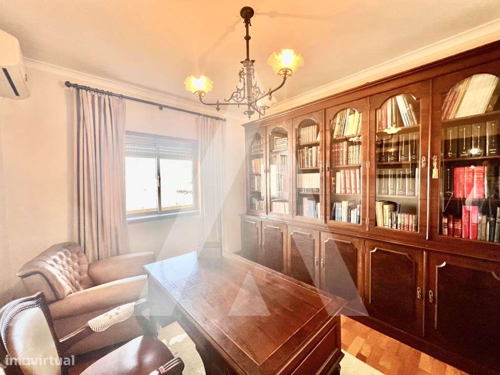 Apartamento T4 Duplex no centro de São João da Madeira-16