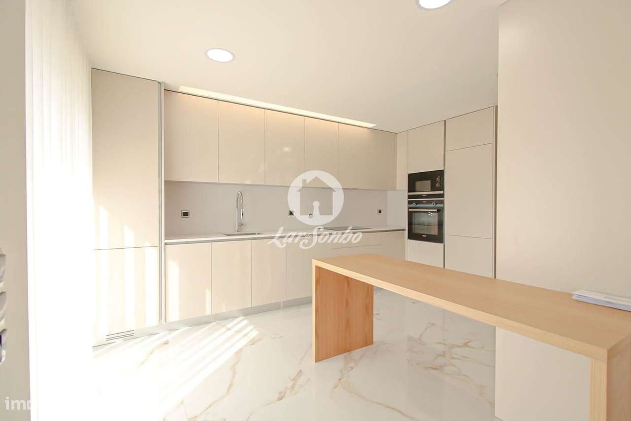 Penthouse T4+T1, terraço de 90m2 e garagem p/ 2 carros a 4min. da p... - Grande imagem: 4/26