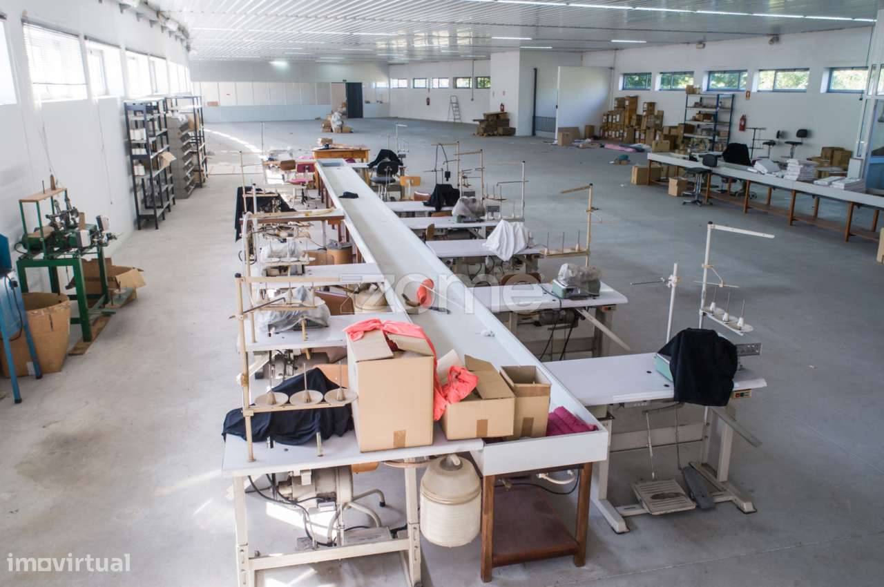 Armazém Industrial com 2.437m2 em Ronfe, Guimarães - Grande imagem: 5/26
