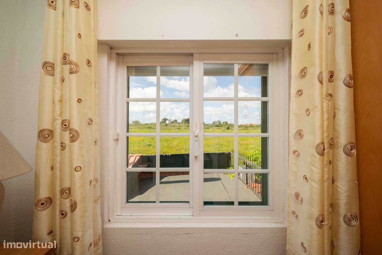 Moradia T4+1 para venda em Queijas.-21